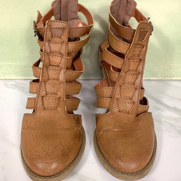 American Eagle Tan Vegan Leather Zip up Heel - Picture 1 of 5